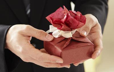 Custom Corporate Holiday Gifts: Building Strong Business Relationships in Singapore