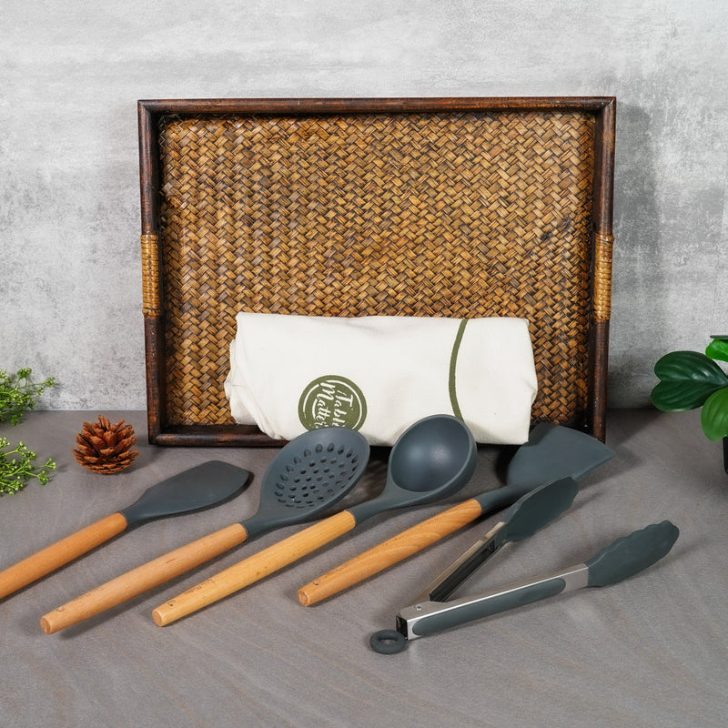 Table Matters - Bundle Deal - Assorted Silic Kitchen Utensils with Rattan Tray - Set of 6