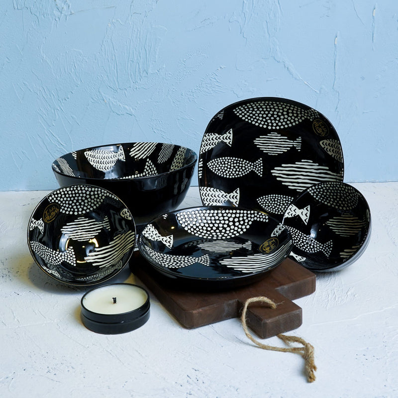 Table Matters - Fishes Ebony - Hand Painted 7 inch Coupe Plate