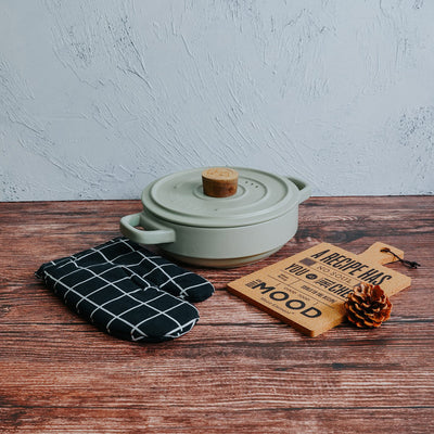 Table Matters - Vintage 2L Ceramic Cook Pot (Pastel Green)