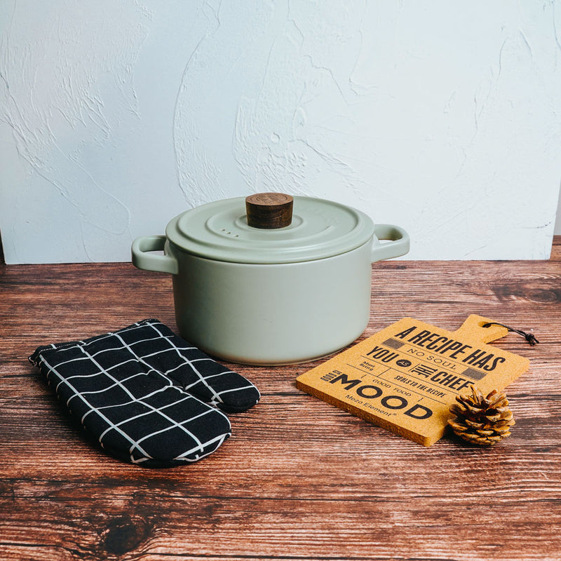 Table Matters - Vintage 3.5L Ceramic Cook Pot (Pastel Green)
